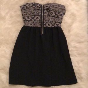 NWOT Black and gray aztec design dress zip front